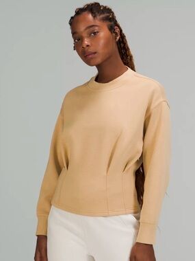 Lululemon gathered waist Crewe pullover in beige.Size 10